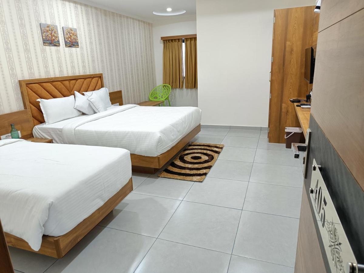 Hotel Lotus Ānand Buitenkant foto