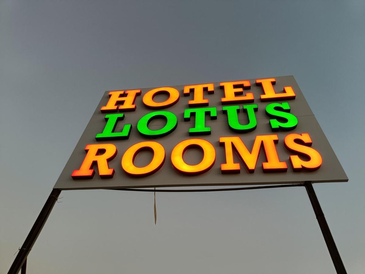 Hotel Lotus Ānand Buitenkant foto